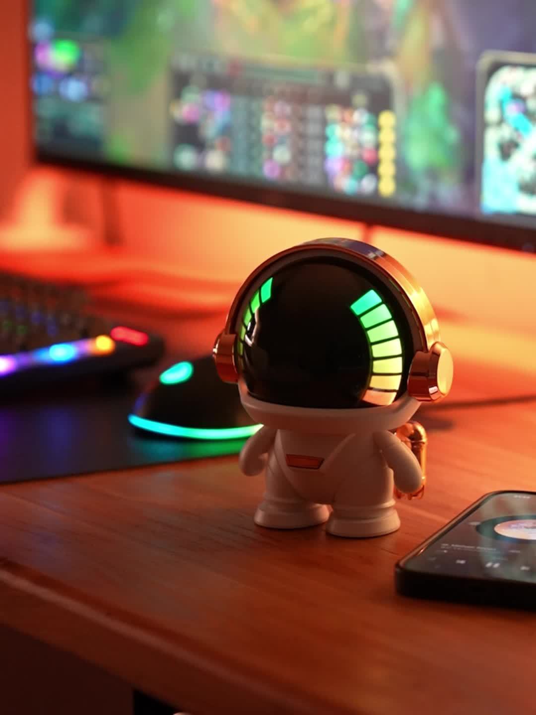 FOUBEAK Cute Astronaut Small Speaker, Small Wireless Portable Speaker with LED Light, Home Party Office Decoration Subwoofer, Portable Speaker, Birthday Gift