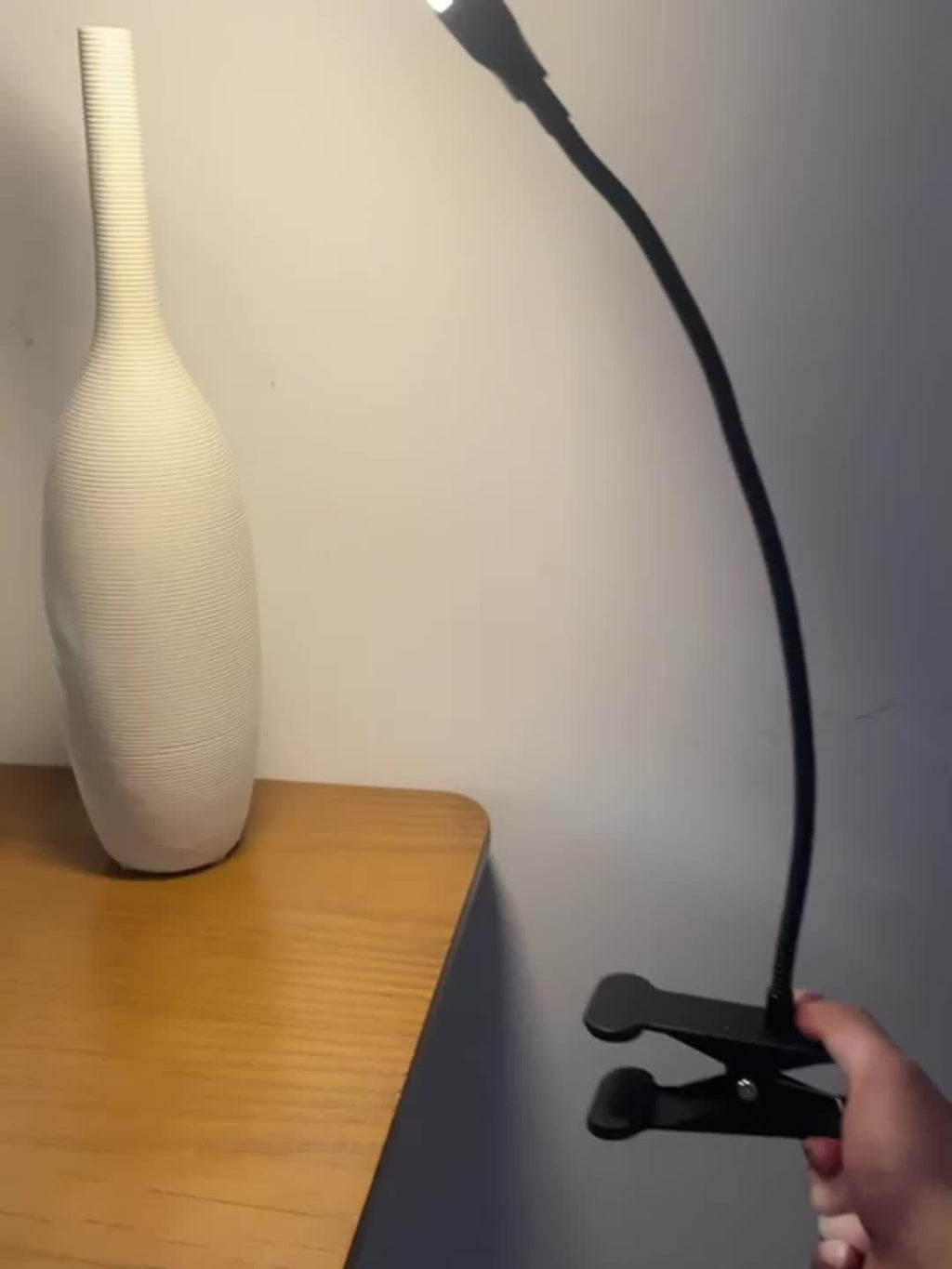 A Clip-On LED Desk Lamp Suitable for Home Office Use, Offering Three Lighting Modes And Ten Brightness Settings, with a Long Flexible Gooseneck And Swing Arm for Focused Lighting, Powered by USB, in Black Color