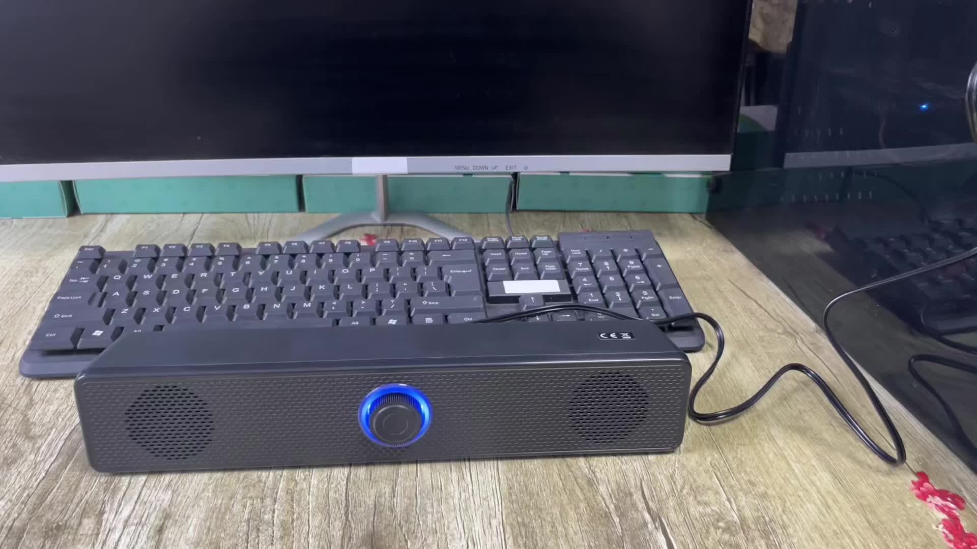 4D Audio Effect Anti-magnetic Interference, USB-powered Wired Desktop Speaker with 3.5mm Plug And Independent Volume Control, Stereo Audio Output, Suitable for Computers And Laptops.
