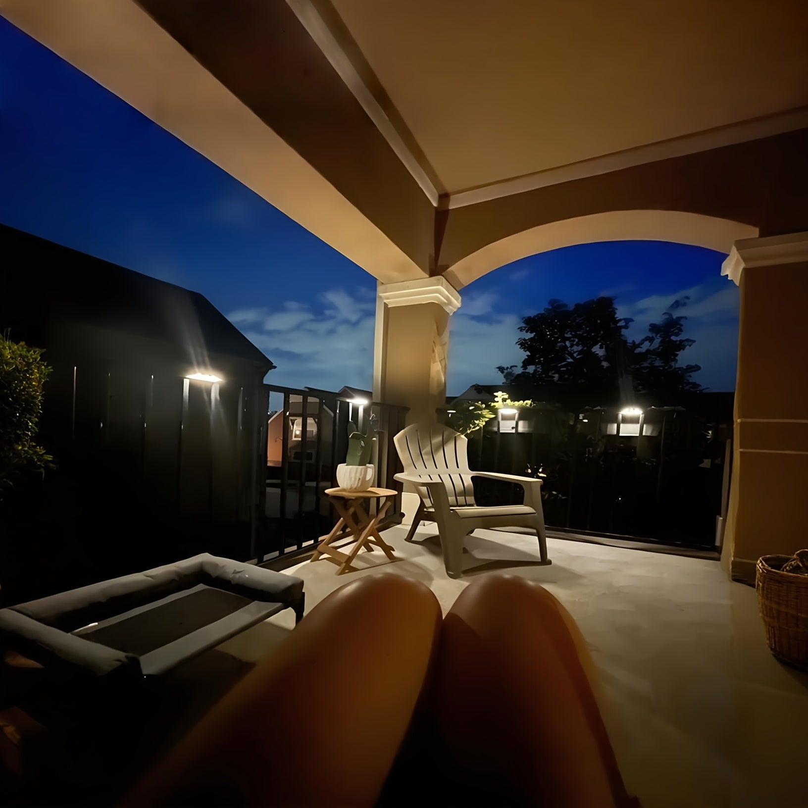 [Solar LED Roof Lights] Solar Deck Light 32pack/16pack/8pack Solar LED Roof Lights, Automatic Switch on and Off, 12-hour Lighting of Outdoor Stairs, 800mAh Fences and Passages, Warm White Light, Easy to Install, Very Suitable for Commercial Spaces Such as